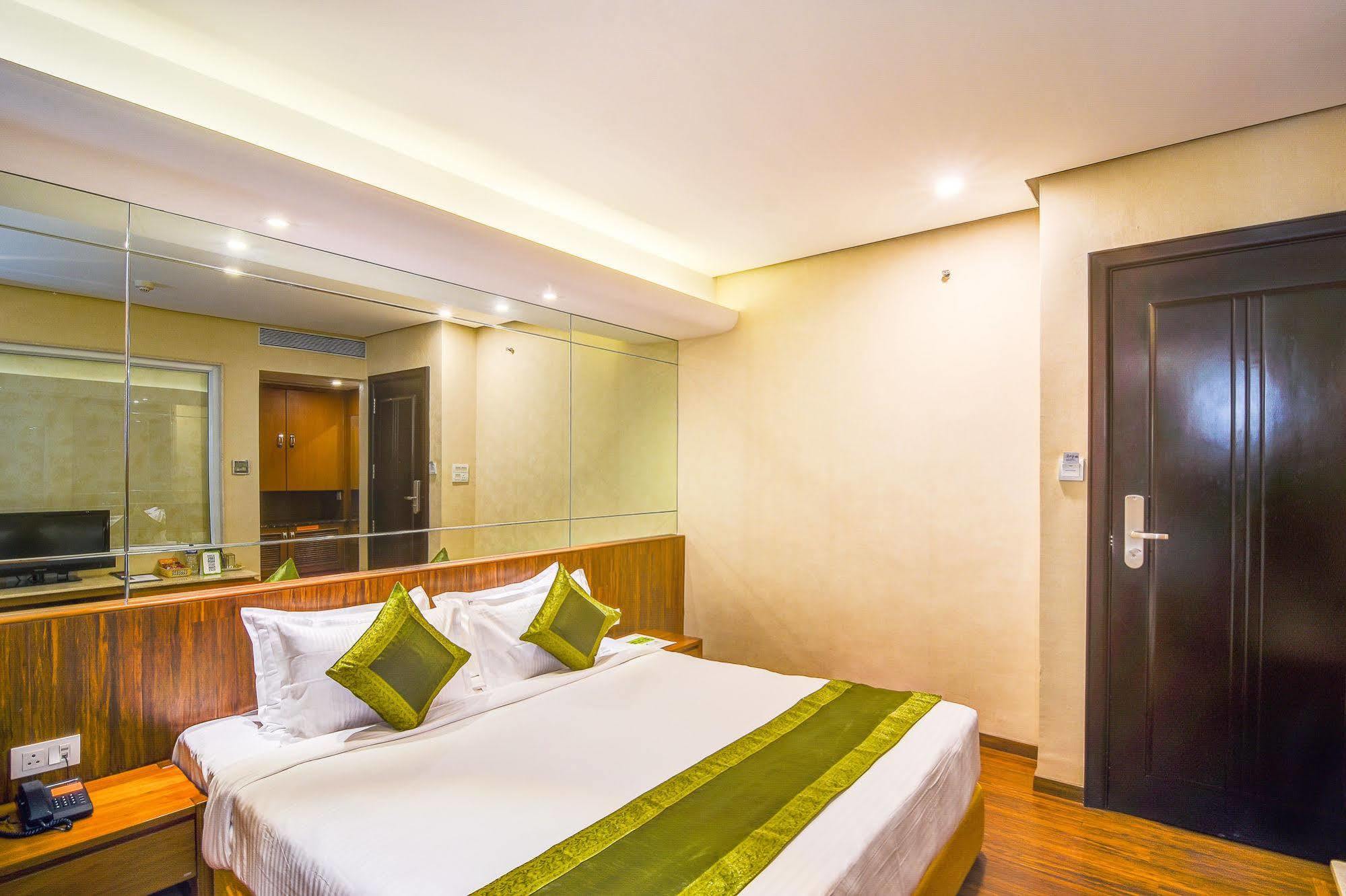 Capital O 14448 Hotel Sapphire Star Indore Exterior photo